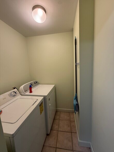 Building Photo - 1301 Waters Edge Dr