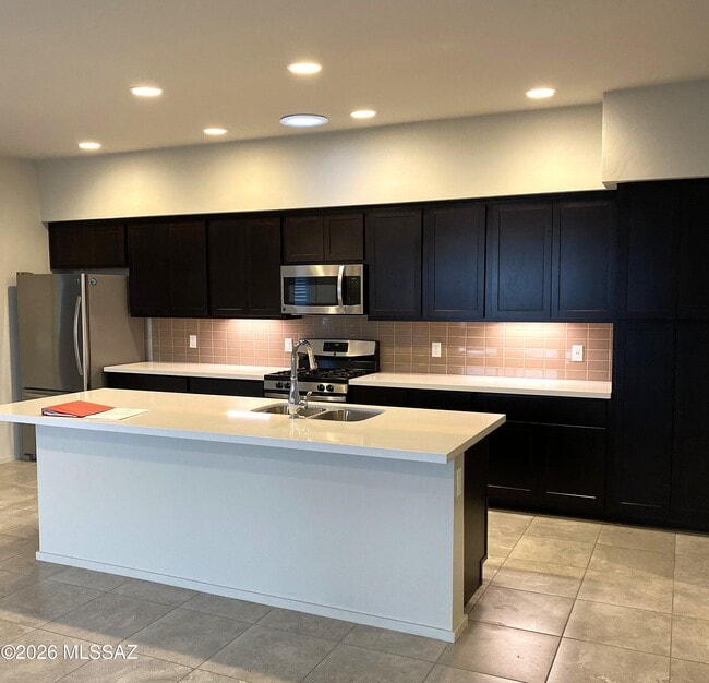 Building Photo - 3026 N Dasylirion Dr
