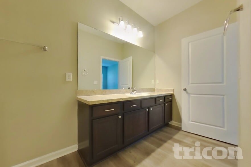 Building Photo - 16517 Cherry Landing Dr
