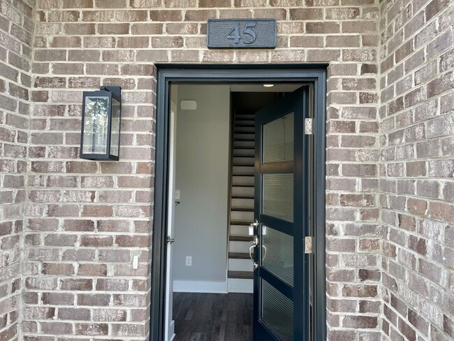 Building Photo - Luxury End Unit Townhouse in Campbell County