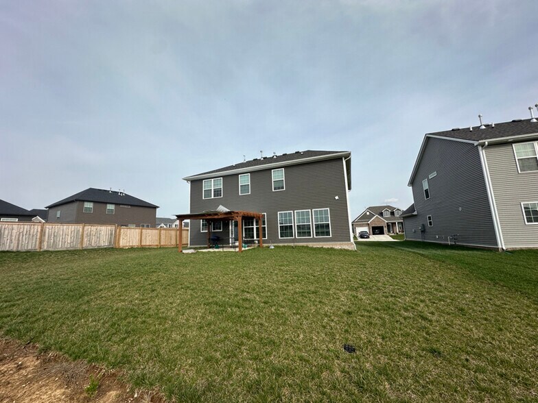 Building Photo - 813 Calista Flt