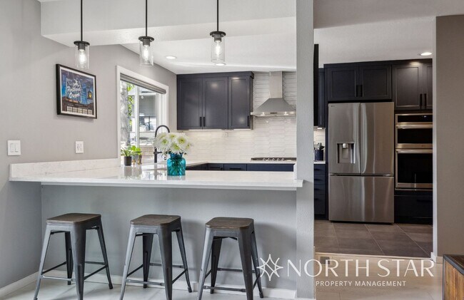 Building Photo - Beautifully Updated Contemporary Home in t...