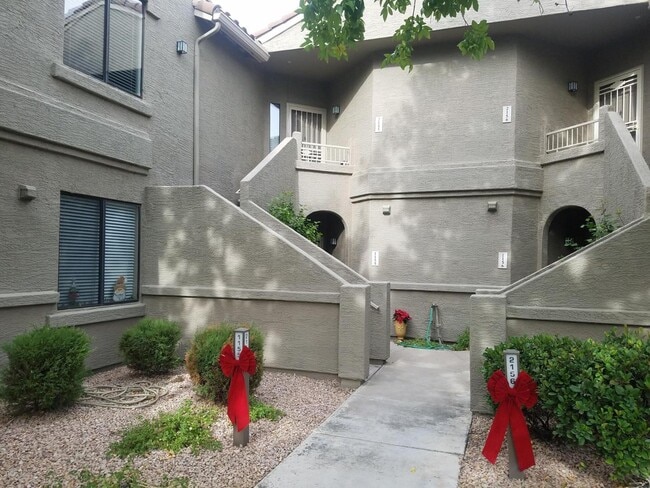 Building Photo - 15252 N 100th St