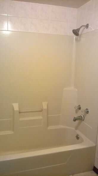 Building Photo - 488 Columbia Ave