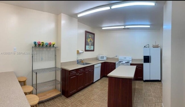 Building Photo - 11930 N Bayshore Dr