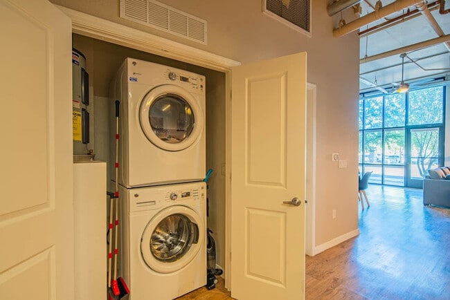 Building Photo - 1275 E University Dr