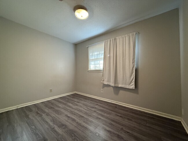 Building Photo - 246 Bowling Green Dr