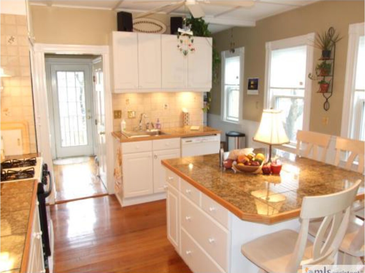 Building Photo - 30 Manning St