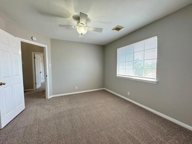 Building Photo - 5844 Back Bay Ln