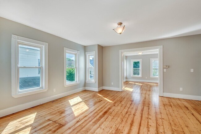 Primary Photo - 48 Ashland St