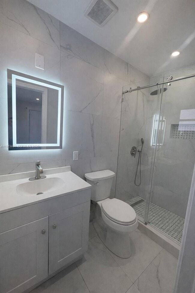 Building Photo - 2632 Madison St