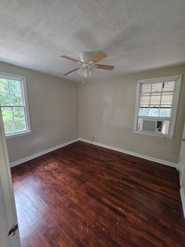 Building Photo - 828 Forsythe St