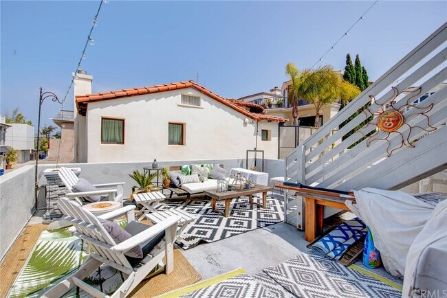 Building Photo - 223 24th St