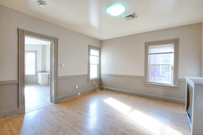 Building Photo - 103 Hungerford St