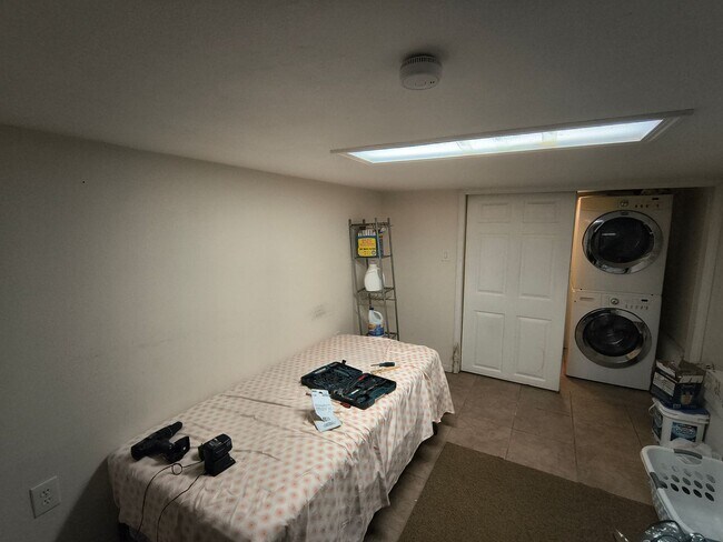 Building Photo - Cozy 3 BD/2 BATH Single Family Home With 2 Floors Located in Albany, Ca.