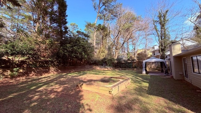 Building Photo - Beautiful Roswell 3 Bedroom-2 Bathroom Ranch, Minutes from 400, Available NOW!