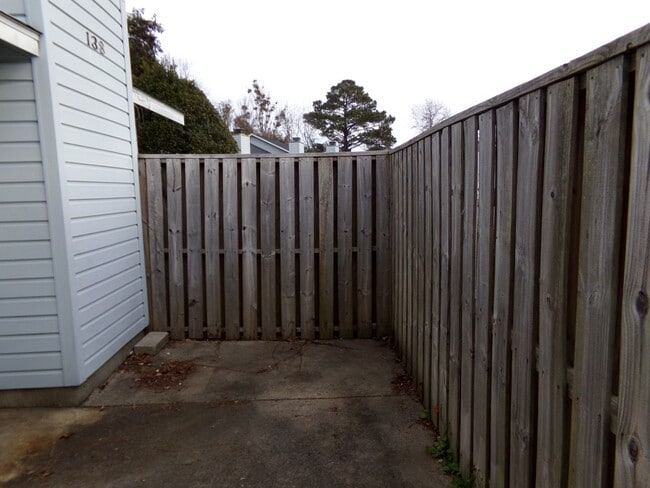 Building Photo - Charming Triplex