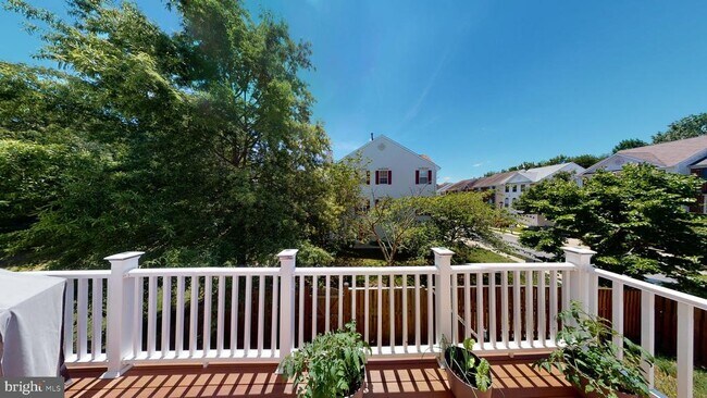 Building Photo - 719 Summertime Dr
