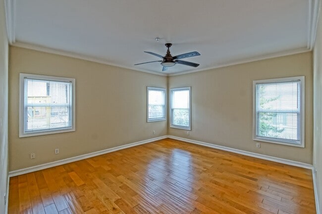 Building Photo - BEAUTIFUL, BRIGHT & AIRY 3BR2.5BA DETACHED TOWNHOME W/ LARGE 2-CAR GARAGE, WORKSHOP/BONUS ROOM, C...