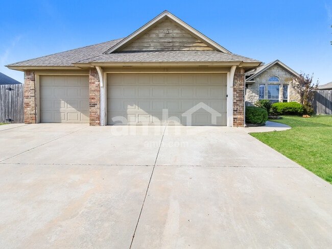 Building Photo - 809 Tea Rose Dr