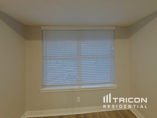 Building Photo - 506 Canyon Ridge Dr