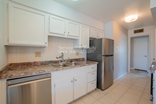 Building Photo - 17230 N Palo Verde Dr