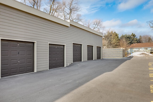 Building Photo - Scenic View Apartments