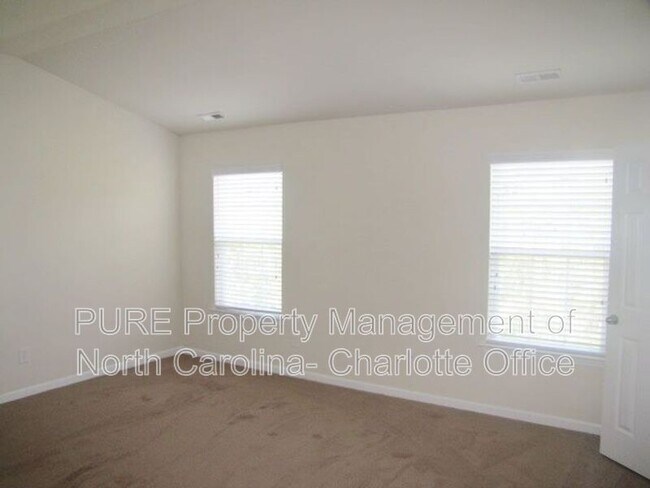 Building Photo - 7227 Tanners Creek Dr