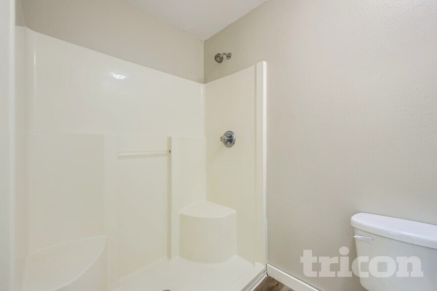 Building Photo - 1222 193rd St E