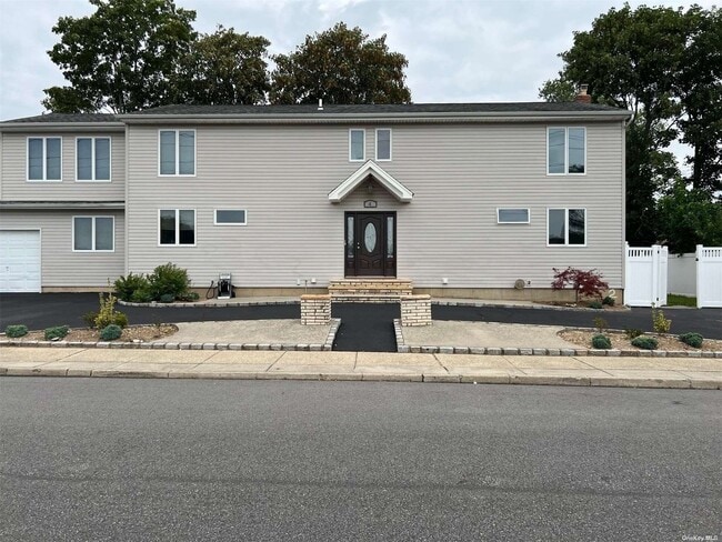 Primary Photo - 4 Albergo Ct