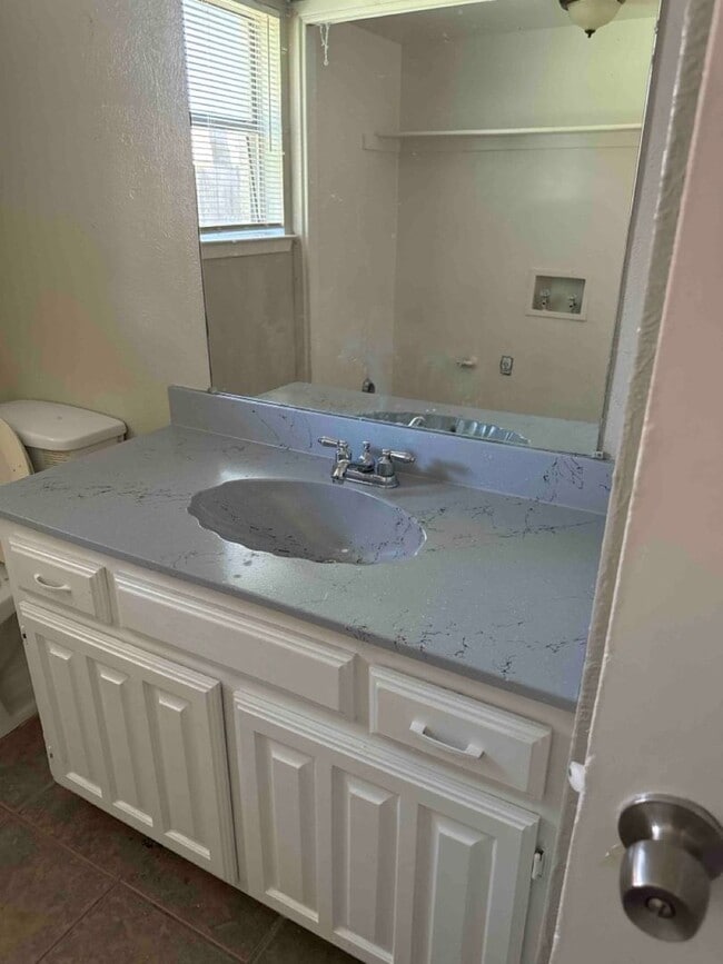 Building Photo - Desoto - 3 Bedroom -2.5 Bath