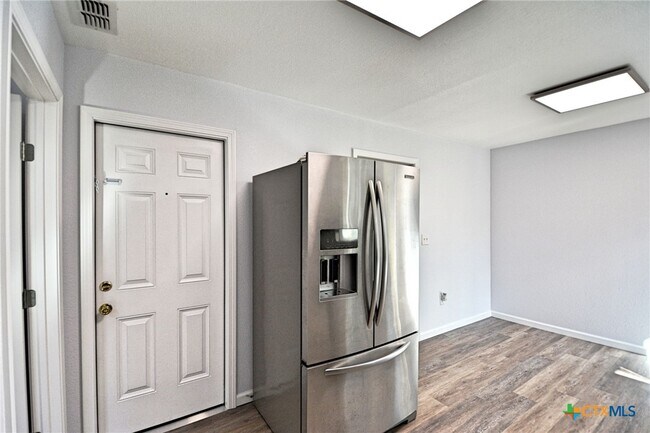 Building Photo - 571 W Merriweather St