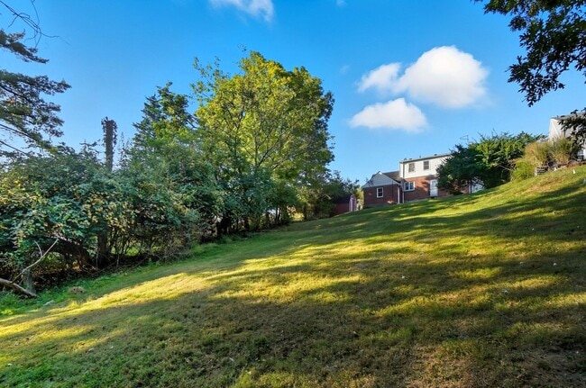Building Photo - 3 Bedroom, 1.5 Bathroom Home in Cincinnati!