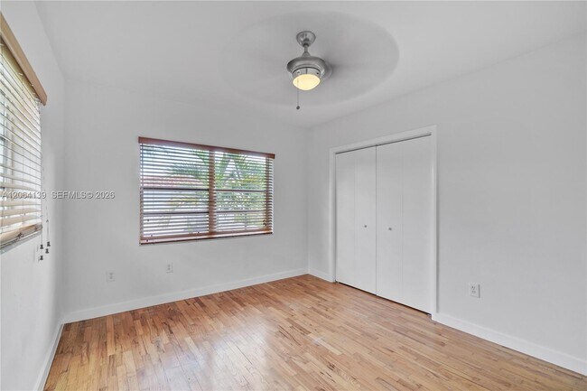 Building Photo - 411 Santander Ave
