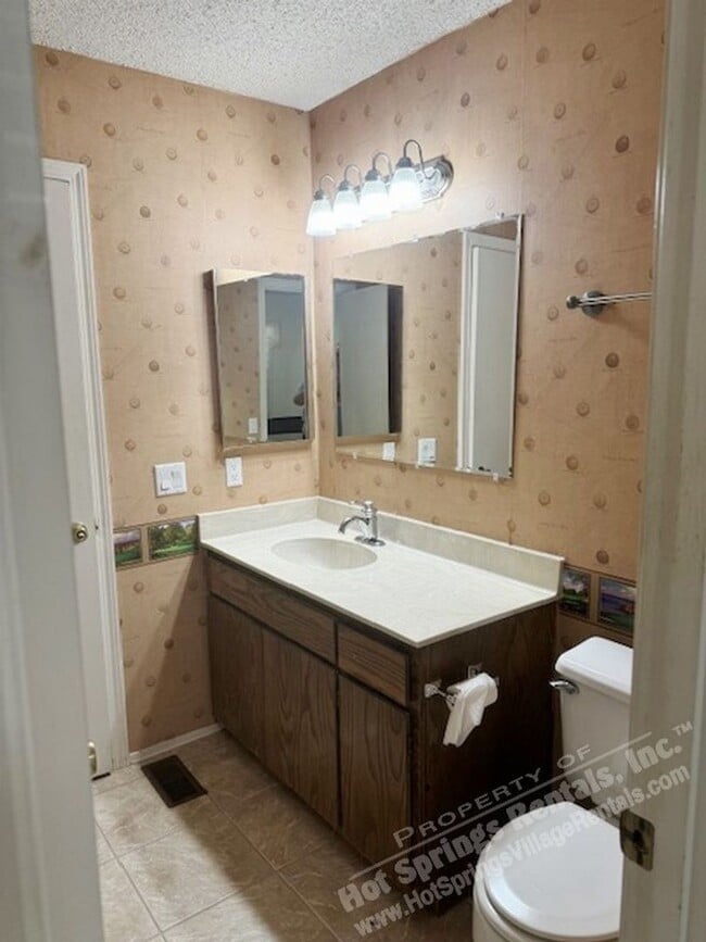 Building Photo - LaCoruna Courts | Townhome | Unfurnished
