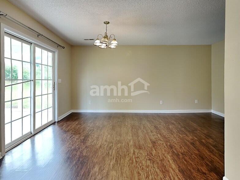 Building Photo - 301 Kingfisher Dr
