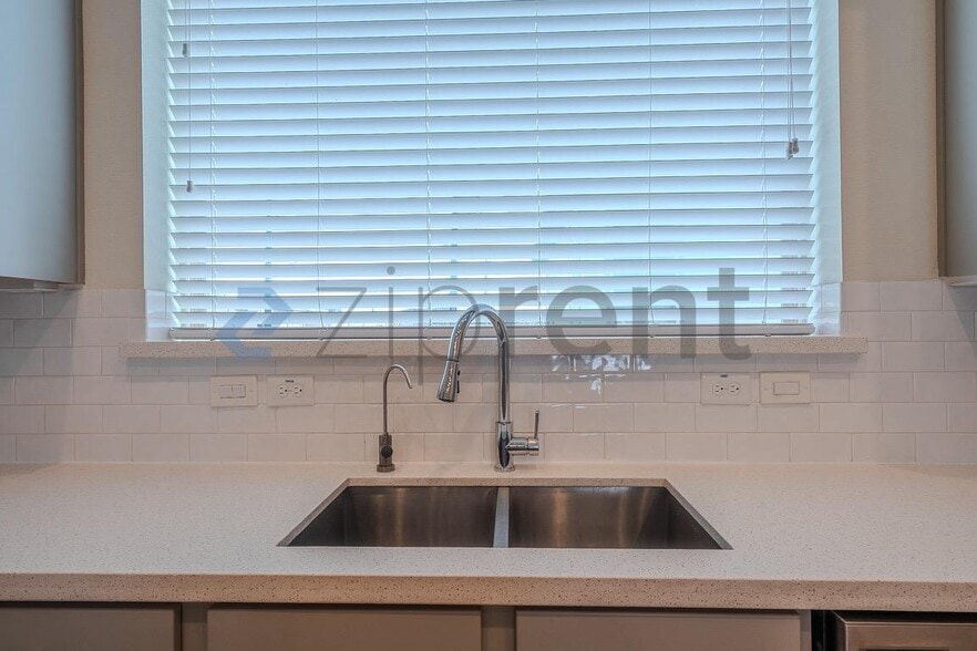 Building Photo - 5209 Allen St