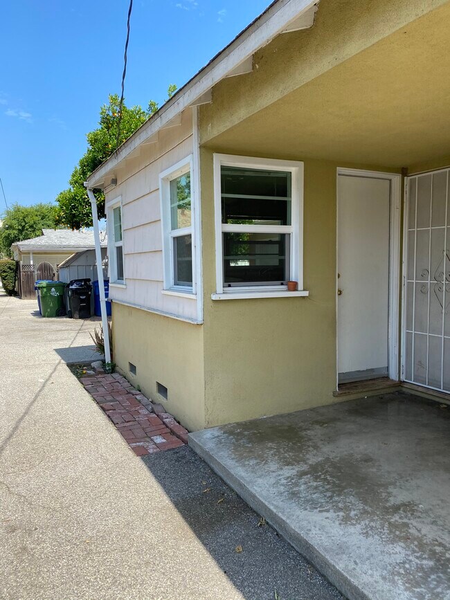 Back Door - 4531 Mammoth Ave