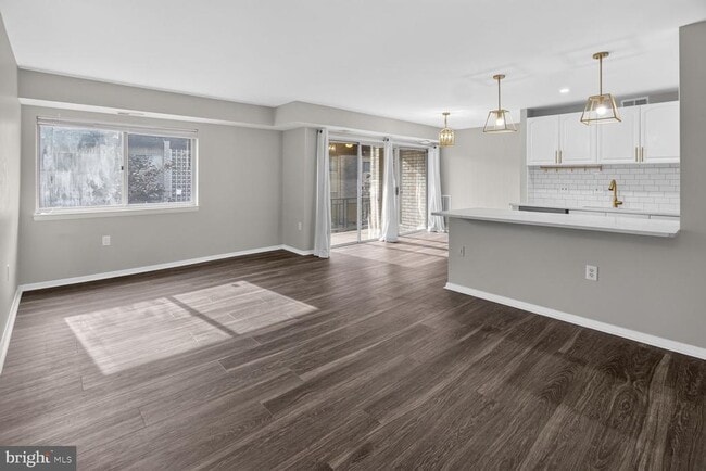 Building Photo - 12207 Braxfield Ct