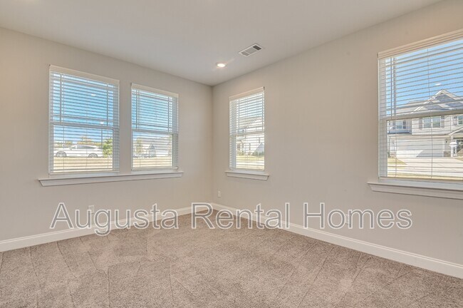 Building Photo - 909 Chesford Dr