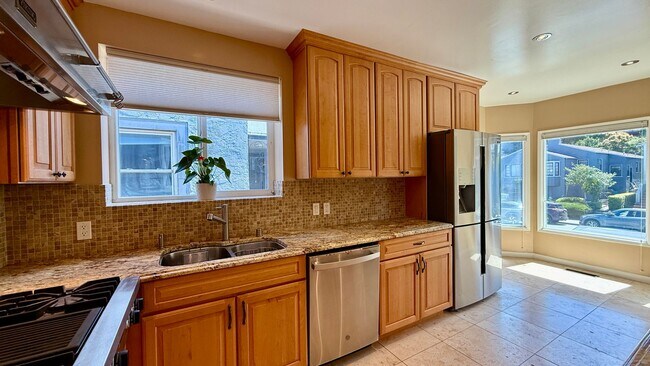 Building Photo - Updated 4BR/2BA Single Family Home in Cove...