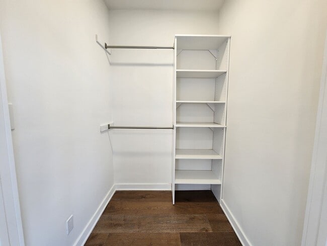 Building Photo - Beautiful 2 bedroom newly renovated unit available