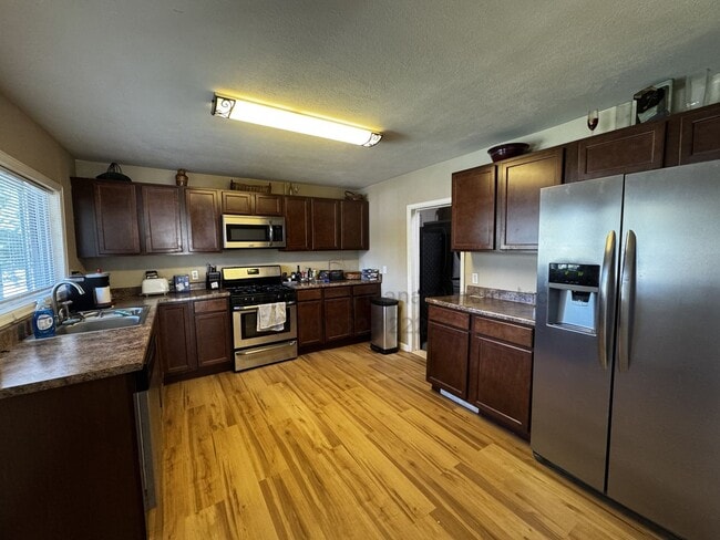 Building Photo - Stunning 4 Bedroom House near Old Colorado...