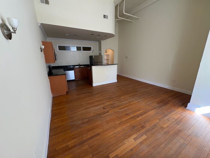 Building Photo - 525 E Grace St