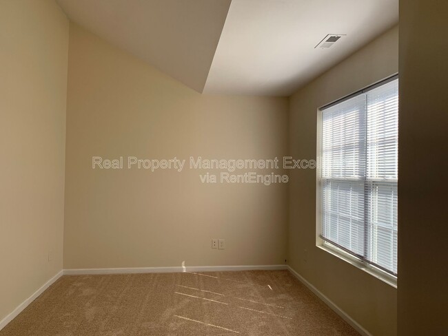 Building Photo - 5611 Sojourn Dr