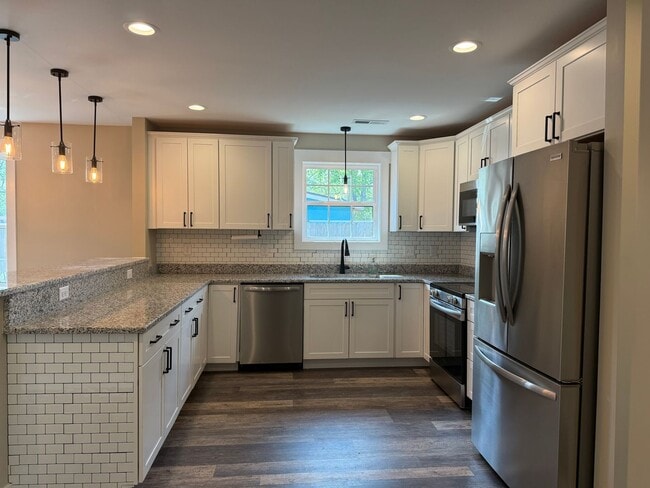 Building Photo - Newer One-Level Home Near Downtown Black Mountain