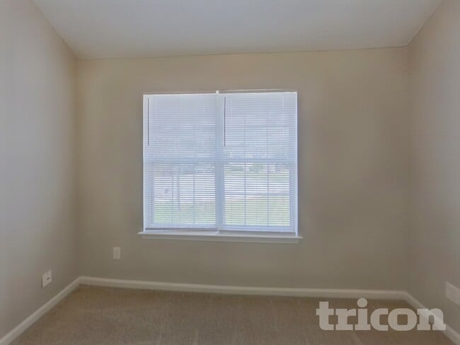 Building Photo - 2338 Briar Knoll Rd