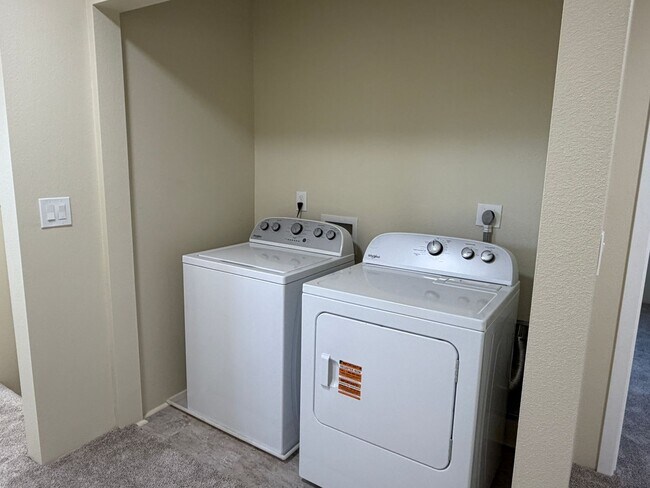 Building Photo - 1413 Shoshone St