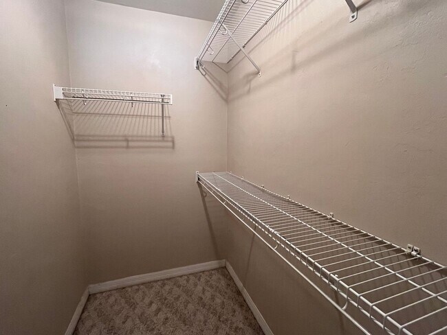 Building Photo - 3BR/2BA Home with 2 Car Garage, Fenced Yard & RV Hookups – Lake City, FL