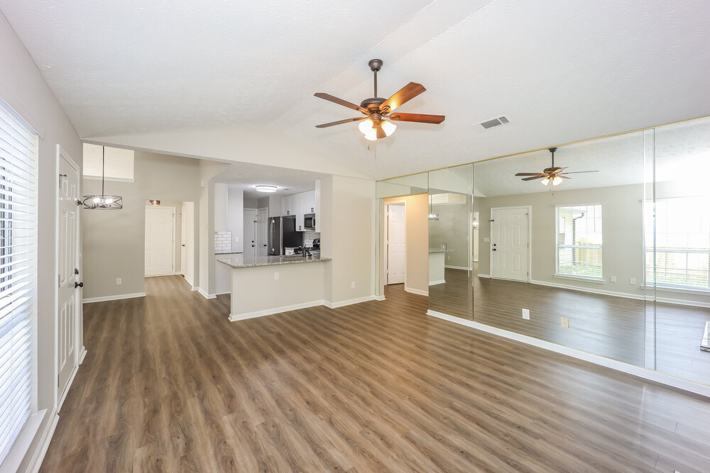 Building Photo - 320 Emerald Green Ct